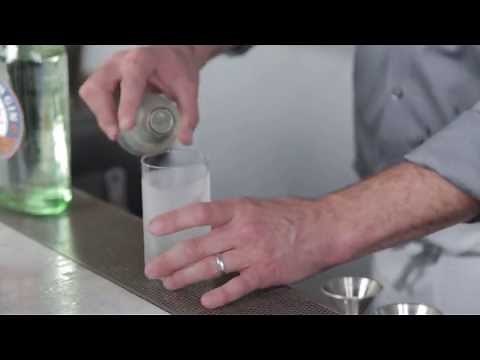 How to Make the Gin Fizz Cocktail - Liquor.com