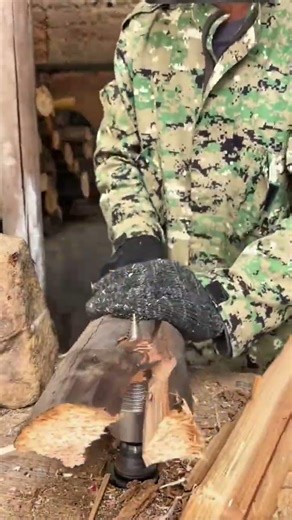 Splitting Wooden Logs Using a Electric Cone Drill Wood Splitter Machine