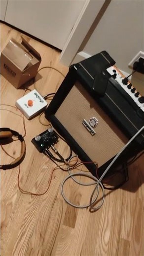 What do you think ? fun loop using the chord progression/arpeggio from "Cyclone" by sticky fingers.🎸