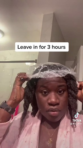 Trying chebe powder for growth and strength. Next week on results...I’ll be using it twice a month as a mask #chebepowder #hairgrowth #curlyhair