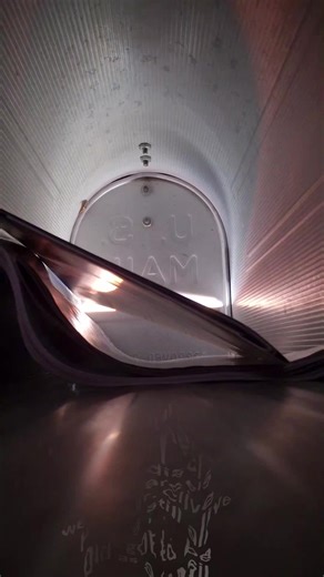 Vufcup - Briefträger verse 1 stanza 2! https://vufcupofficial.bandcamp.com/track/brieftr-ger PS. Check out that sweet orange @MattyRocks shirt 🙀 . . . . #mailbox #letters #postman #briefträger #spookytunes