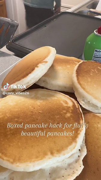boxed pancake mix hack #foodhacks #pancakes #breakfast #hacks #easyrecipe #pancakehack #foryou #foryoupage #4u #4upage #lifehacks