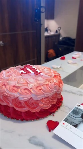 🎀Galentines💖 with the @curvorafitness 👑’s @sycuan_casinoresort (suite) @bodyluxcontour (hair tinsels) 📸🎥📸 @kaplan.photography @m.i.f_studios @ms.jennyboo . . . #sandiegoinfluencer#sycuancasinoresort | Ms.jennyboo Connected Page