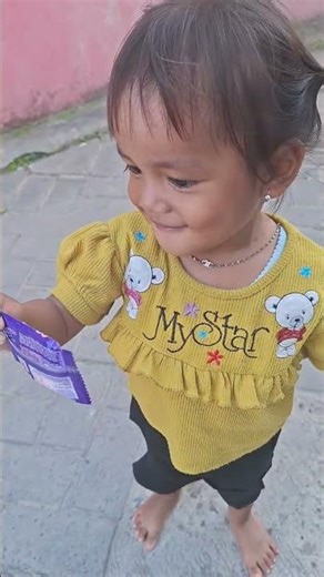 Dinara lagi ngapain sih loncat sambil senyum..!! #trendingshorts