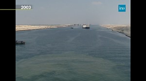 🚢CANAL DE SUEZ 💧. L'ouverture du Canal de Suez a 155 ans. En 2003, des dizaines de navires empruntent chaque jour cette voie maritime créée par l'homme, reliant la mer Méditerranée à la mer Rouge. Un raccourci qui constitue la plus grande source de devises de l'Égypte, devant celle du tourisme. | INA