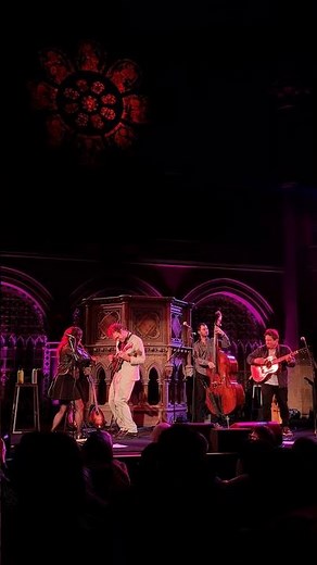Nickel Creek - Destination, Chris Thile (mandolin), and Sara Watkins (fiddle) finishing the tune.