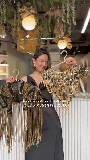 Hechas para brillar, pensadas para destacar. Capas bordadas con mostacillas que transforman cualquier look ✨ Comenta CAPAS y te enviamos el link 💌 #capas #vestidos #shine | Mi Placard