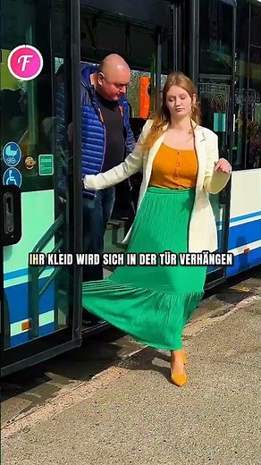 Im Bus eingeklemmt… keiner hilft 😱 #Reaktion #Gefahr #viral #Story