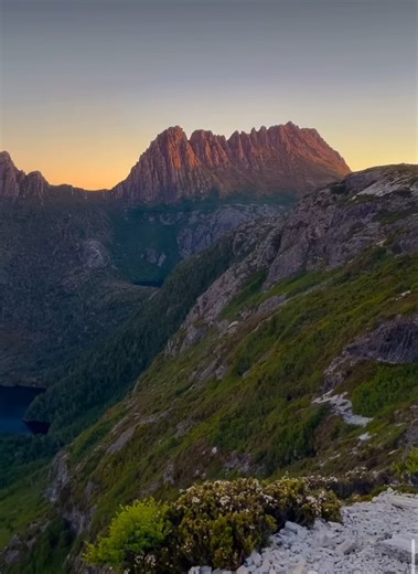A sunrise over Cradle Mountain and Dove Lake is nothing short of breathtaking. As the first light sweeps across the peaks and still water below, the whole wilderness feels calm, untouched, and utterly spectacular. A moment that stays with you long after you leave. 🎥 Marissa Knight Photography Plan your Tasmanian adventure: https://tinyurl.com/mpruzmew #CradleMountainLodge #VisitTasmania #DiscoverTasmania | Cradle Mountain Lodge