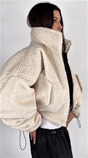 R E S T F A C T O R Y on Instagram: "mamy dla Was ciepłą, totalnie cozy i zawsze „za dużą” (jak to u nas) zimę! nowe kroje i kolory ale zawsze ta sama energia! 🫶🏼 Włączamy nowości w czwartek, tak idealnie na Mikołaja! ❤️ • REST FACTORY • streetwear • najlepsze bombery w Polsce • kurtki oversize • oversize bomber jacket • polska marka • kurtki zimowe • moda w stylu streetwear • zimowa kolekcja"