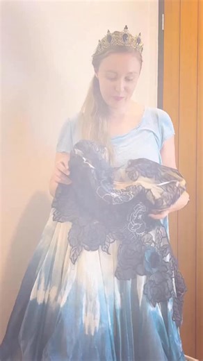 Behind the Seams! Can we just take a minute for the way that bodice fit like it was made for my curvy mama shape?! 🫶✨ @nicholeparnell and I go way back to our days studying fashion together (almost 2 decades ago!) and what better way to honour that than with another creative collab, in the spirit of Fantasy Balls, Romantasy novels and all things magical 🫶✨(Background: Many moons ago I used to fashion style (and sew) for Fashion shoots, Music Videos and the odd editorial). @belinda_zanello_fash