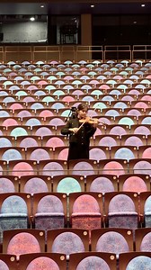 Yuri Horiuchi 堀内優里 on Instagram: "ミヨー：《屋根の上の牡牛》（“Le boeuf sur le toit”）Op. 58 昨日の沖縄での本番後✨ミヨーの《屋根の上の雄牛》から、冒頭部分の動画をお届けします！🎻 この曲は、テレビ朝日「題名のない音楽会」のテーマ曲としてもおなじみの楽曲で、クラシックとユーモアが融合したようなとても魅力的な作品です。 そして、来年2月11日（火・祝）に浜離宮朝日ホールで開催するリサイタルでも演奏予定です。リサイタルでは、この曲の全貌をお届けできるのがとっっても楽しみです。 ぜひご覧ください🌟 #ヴァイオリン #violin #classicalmusic #milhaud #cinemafantasy #violinist"