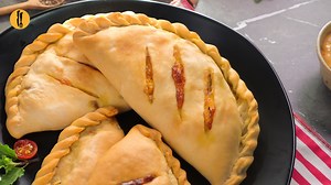 Get ready for a flavorful explosion with this Cheesy Steak Calzone that you must try with Olper's Cheese and wow your loved ones. #OlpersCheese #1Glass1Slice #ToastKaNayaFriend #BreakfastKiJaan #FoodFusion #HappyCookingToYou #QuickFoodRecipes #DigitalAmmi #ArrayWah Written Recipe: https://bit.ly/3F6LnoI | Food Fusion