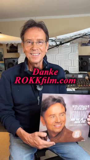🙏Ein großes Dankeschön an das Label Rokkfilm. Zusammen haben wir schon vor 3 Jahren ein großes Projekt gestartet, die „Metamorphosen“ von „WIR“. Die damalige gute Zusammenarbeit hat mich inspiriert, jetzt mein neues Projekt, mein Album „Verdammt war das ne geile Zeit“ auf Vinyl und in Gold zu veröffentlichen auch bei Rokkfilm zu veröffentlichen. Als streng limitierte Auflage von nur 100 Stück. Wir hätten nicht gedacht, das die Nachfrage so groß ist. Die VÖ wird im Dezember sein, der Link zum Vo