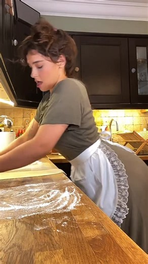 You might think it’s a joke, but if the elasticity of the dough is not good after kneading, the bread will not rise properly. The dough will also be prone to tearing, making rounding or shaping difficult. Furthermore, the bread will have a dense or heavy texture due to the lack of air pockets inside. | Eirenebelle