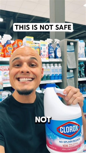 🚨 MIX BLEACH + VINEGAR… AND YOU CREATE CHLORINE GAS.