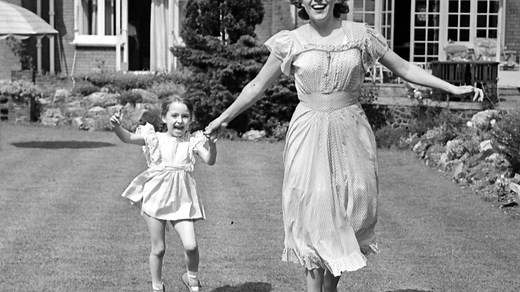 Who is Dame Vera Lynn’s daughter Virginia Lewis-Jones?