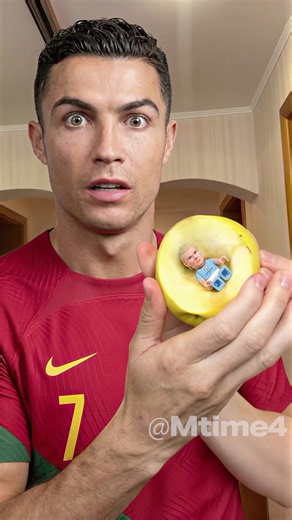 Did you see how Haaland got into my apple? 🍏😳 #shorts #funny #ronaldo