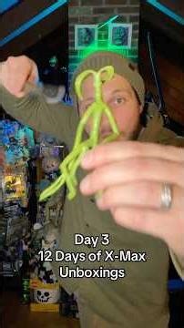 Day 3 of 12! A little bit of magic joined the collection today!✨ Unboxing Pickit the Bowtruckle! 🌱