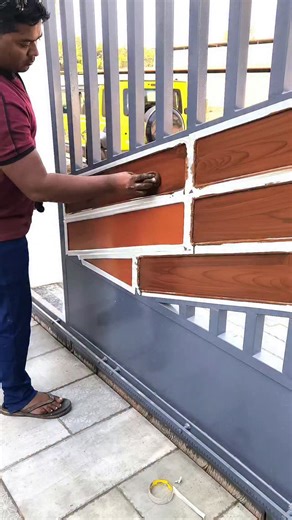 Vinod Kumar Varma on Instagram: "Wood Grain Texture For gate how to create #texture #painting #woodgrain #walldecor #reels"