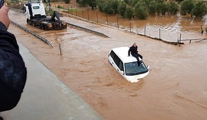 Torrential rain washes Sahara dust from Israel's skies; forecast: Snow in Jerusalem