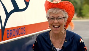 Die-hard Broncos fan gets Manning autograph