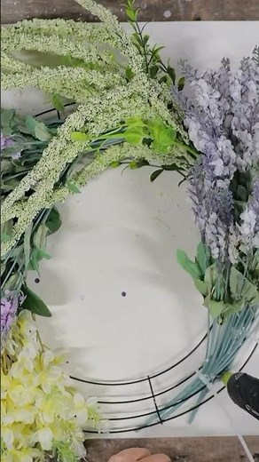 I DIYed a wreath using ONLY Dollar Tree items! #dollartreediy