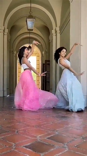 London Thumakda#dance | Girls Dance #trending #shorts #dance ‪@tarun.bhatiya.editer‬