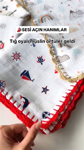 Feride Peker on Instagram: "✨ \u00100 EL EMEĞİ TIĞ OYALI MÜSLİN BEBEK ÖRTÜLERİ ✨ Bebeğiniz için hem zarif hem de kullanışlı bir parça arıyorsanız tam size göre! 🤍 Sarra tığ oyalı müslin örtüler, \u00100 pamuk dokusu ve el emeği detaylarıyla özenle hazırlandı. 🧵 El emeği tığ oyası 🌿 \u00100 pamuk, nefes alan yumuşacık doku 📏 90x95 cm ideal ölçü 🍼 Kundak, puset örtüsü, emzirme örtüsü ve çok amaçlı kullanım 🎀 4 farklı model seçeneği: ⚓ Çapa 🐧 Penguen 🌈 Gökkuşağı 🐿️ Sincap Anne bebek çantas