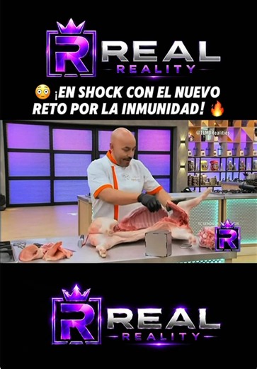 😳 ¡EN SHOCK CON EL NUEVO RETO POR LA INMUNIDAD! 🔥 KELLY, MAURICIO Y LUPILLO PENSABAN QUE IBAN A COCINAR PERO PRIMERO TENÍAN QUE CONSEGUIR SU PROPIA PROTEÍNA 👇🏻 La batalla por la inmunidad comenzó con una sorpresa que cambió completamente el panorama para Kelly Ríos, Mauricio Garza y Lupillo Rivera. Antes de pensar en recetas, técnicas o sabores, los tres tuvieron que enfrentarse a una inesperada dinámica para conseguir la proteína que se convertiría en protagonista de sus platillos. 😳 Las r