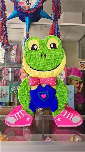 This is how our Kermit the Frog piñata turned out ‼️🐸💚🩷 #kermitthefrog #piñatas #crafts #shorts