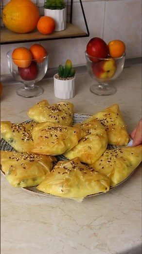 Crispy Rice Paper Spinach & Cheese Pies 🥬🧀