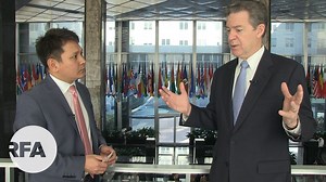 ཨ་རིའི་ཕྱི་སྲིད་ལས་ཁུངས་ཀྱི་རྒྱལ་སྤྱིའི་ཆོས་དད་རང་དབང་ལྷན་ཁང་གི་འགན་འཛིན་སྐུ་ཞབས་སམ་སྦརའོན་སྦེཀ་མཆོག་ལ་དམིགས་བསལ་བཅར་འདྲི། RFA Tibetan Service Exclusive Interview with the United States Ambassador-at-Large for International Religious Freedom Sam Brownback Producer: Passang Dhonden | Rfa Tibetan