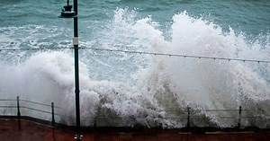 More strong winds battering Cornwall - Weather and travel updates