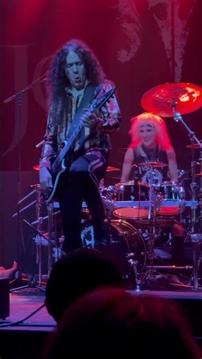 Marty Friedman makes his guitar sing in Houston!