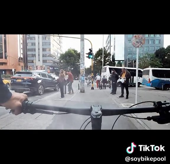 Pedaleando por la 11: Una Experiencia Universitaria