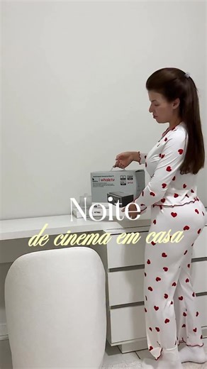 Hyngred Stin | Criadora de Conteúdo on Instagram: "Agora temos um cinema em casa. 🍿🎞️🎦 BETTDOW Características do sistema:AC1082 Compatível com o conteúdo oficial licenciado da Netflix, suporta recursos Netflix 4K. Projeção multifuncional: suporta a funcionalidade de controlo remoto para utilizadores Android e iOS, permitindo que os dispositivos móveis funcionem como ratos táteis, ratos aéreos, teclados, touchpads ou controlos remotos. Através de aplicações com certificação DLNA, partilhe fac
