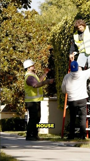 Pranking construction workers with iWork 🚧🥴 ‪@edbassmaster‬ #comedy #construction #prank