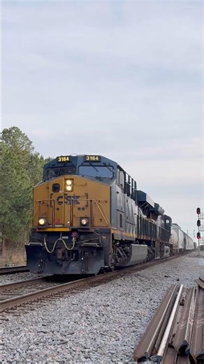CSXT M810 Rolling through Colier with a Lot of horn taps