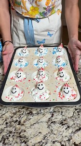 Snowman Hot Cocoa Toppers You and your family will love these cute treats for the holidays and Christmas! | Manuella’s Kitchen