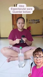 Idea para guardar las bolsas de plástico #easypartyusa #ideascreativas #creativeideas #hazlotumismo #videosvirales #tips Créditos del video @rinakris_12 | Easy Party USA