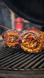 Breakfast Pinwheels Steak and eggs love each other right? And I love steak and eggs. And chorizo. And cheese. And hot sauce. And this is where we've ended up! Cooked on my @kamadojoeuk Konnected Joe indirect to start then finished directly over the hot coals until you have the perfect sear and a perfect medium rare throughout Why not give these showstoppers a try?! You deserve them! #steak #breakfast #steakandeggs #bbq #ukbbq #kamadojoe #thesmokinelk | The Smokin' Elk