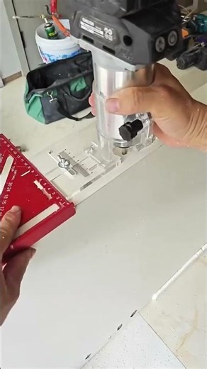 Mark Your Hinges With Tape – Trust Me 📦