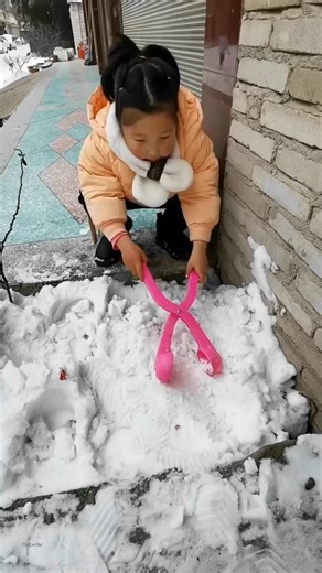 बर्फ का गोला बनाने में चिंकी हुई फेल 😱 ८ mini wood toy woodworking art skill #shortsvideo #ytshorts