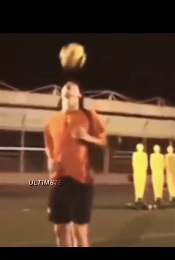 Le Goat sait tout faire wsh #messi #dribble #skills #fyp #devinelapersonne