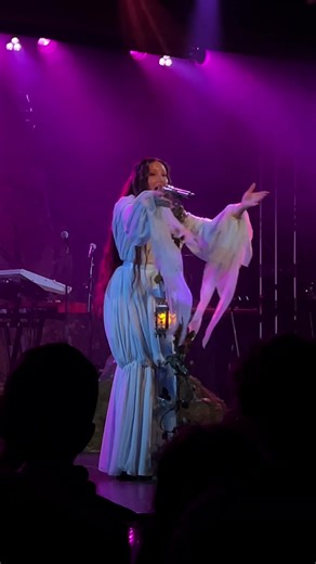 Noah Cyrus Shows Off Her Dance Moves in Seattle