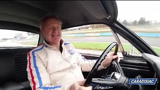 Anniversaire : un homme et une femme et une Ford Mustang