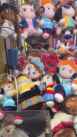 Stranger Things Netflix Arcade Gaming Prizes Wins! Max & Mike!!