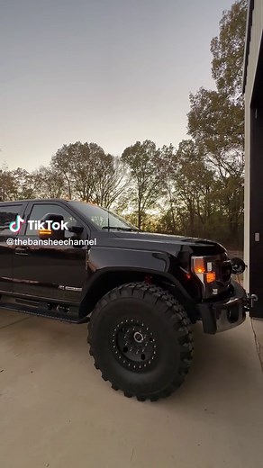 2022 Ford F550 Lariat Severe Duty Super Single Conversion by DBL Design