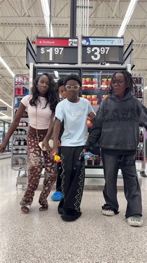 I’m easy af I’m overly goin 😭🔥 w/ @Super Siah @LifeAs_Eva @Arrowwww🌴🦖💫 @🐍📧📧